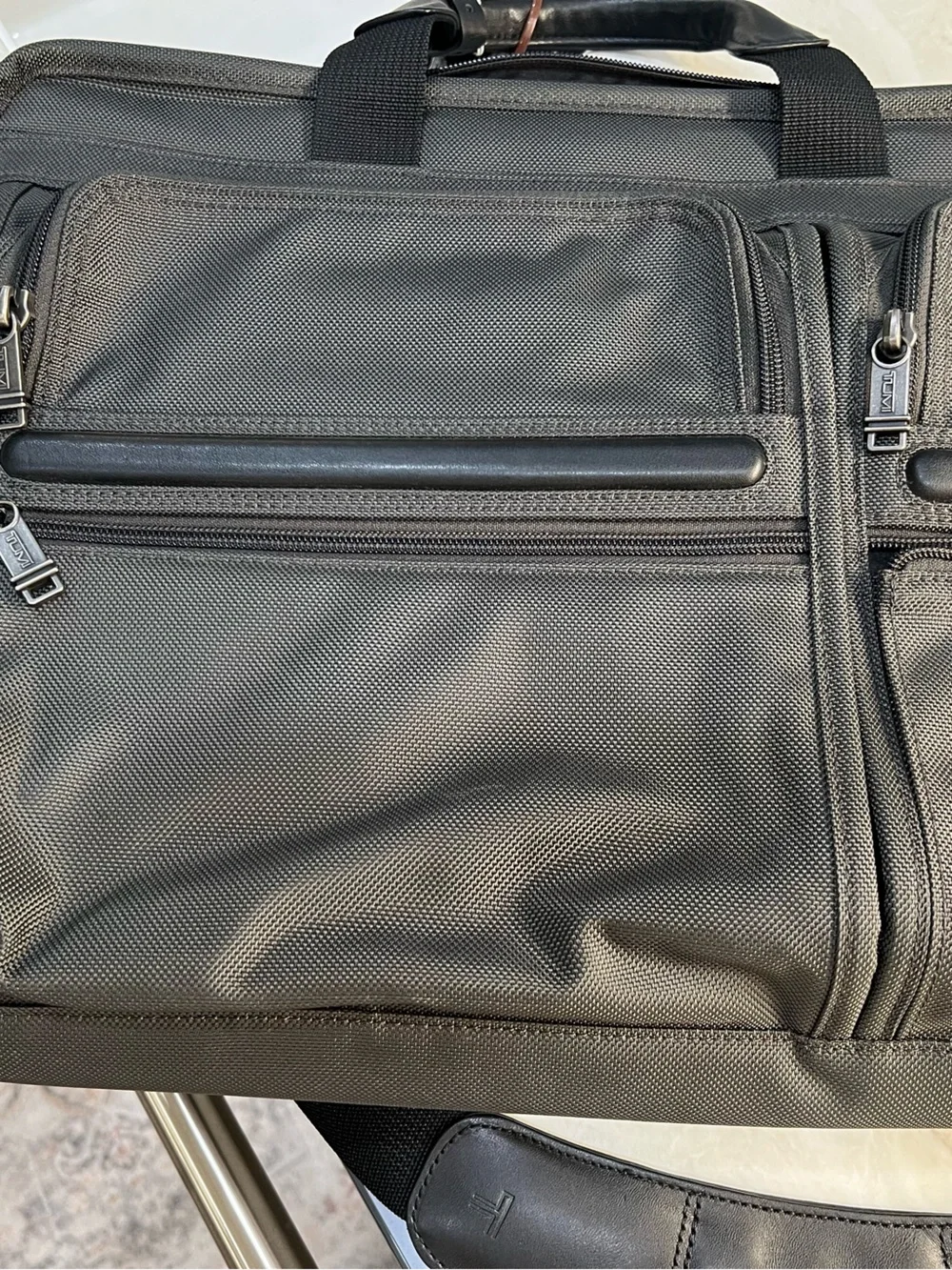 NWT TUMI Alpha 26114GYOP Compact Laptop Briefcase Gray Olive NEW Extra Strap